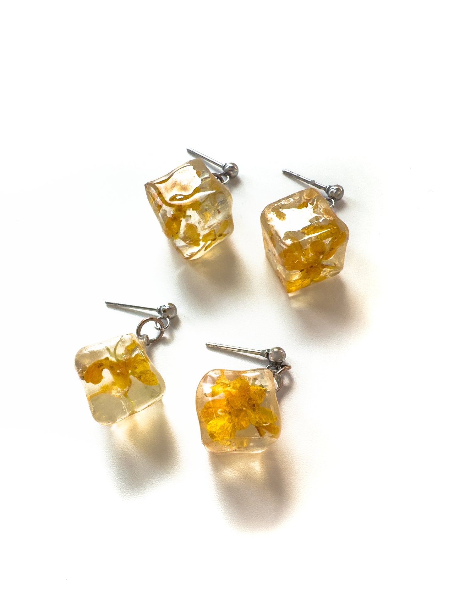 No.015 キンモクセイcube  ピアス 一点物