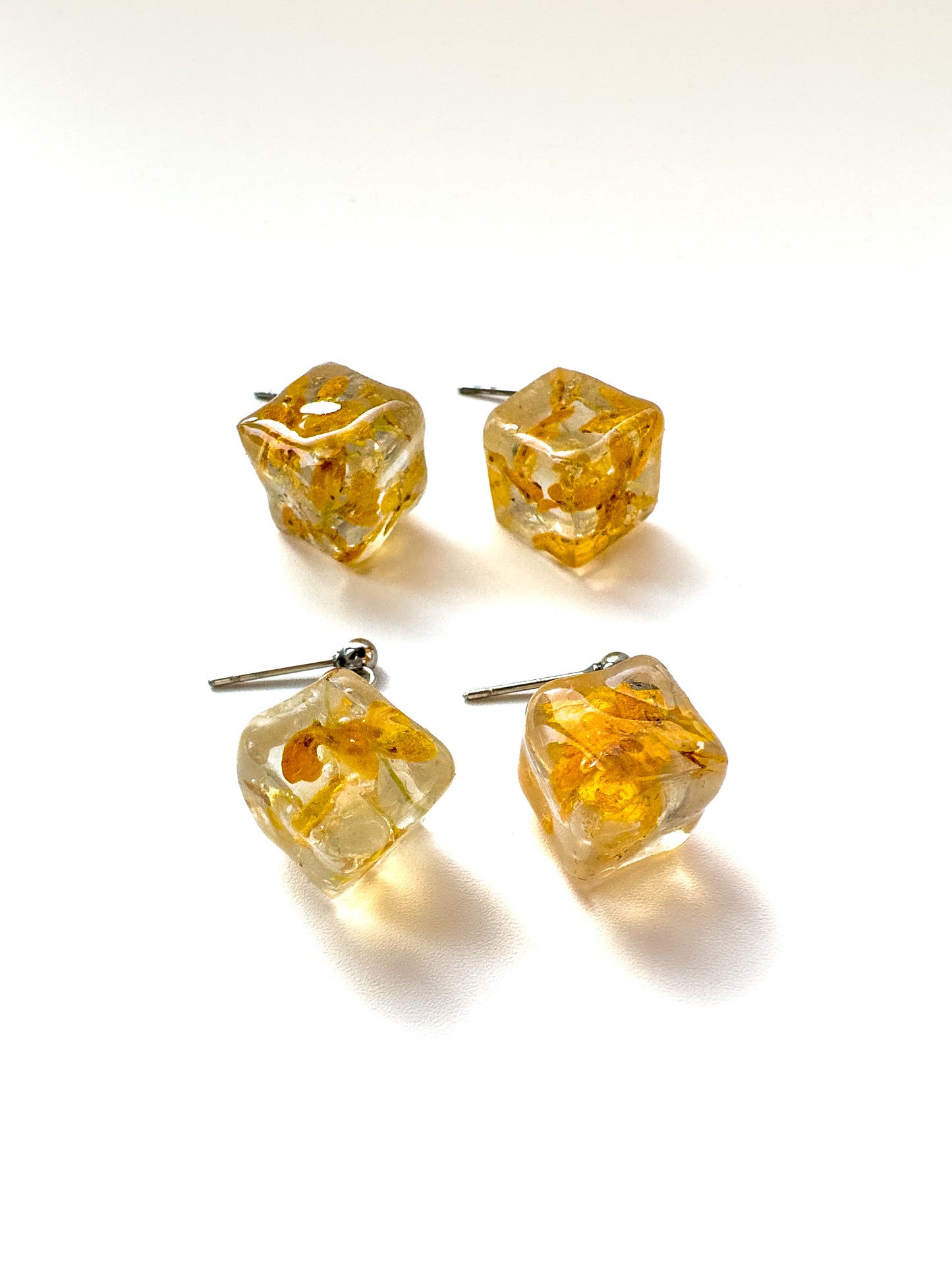 No.015 キンモクセイcube  ピアス 一点物